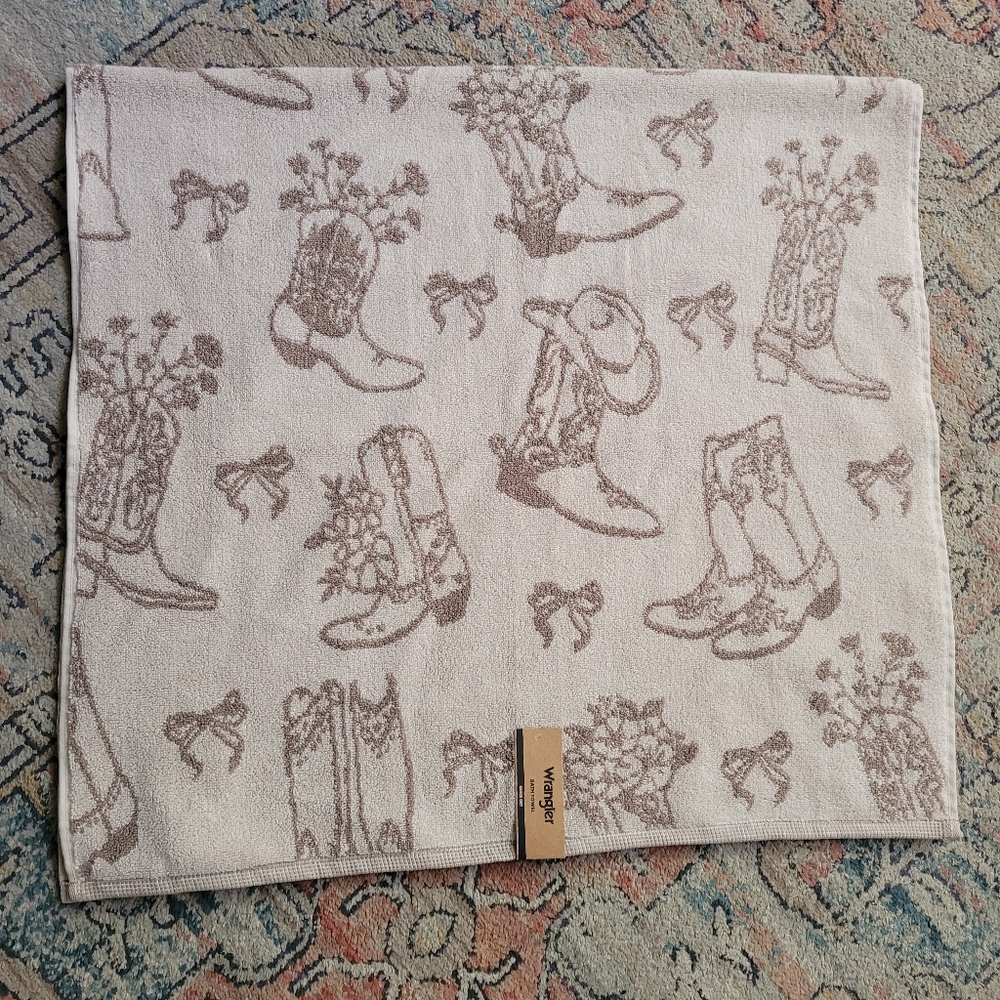 NWT Wrangler Bath Towel Western Boot Bow Pattern Tan Brown Cowgirl Line Dance